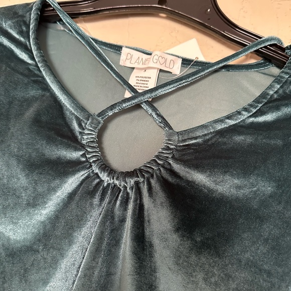 🛍️4/$15🛍️Planet Gold NWT Junior’s Small Top - Picture 4 of 5